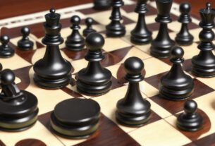 What is a chess NFT game and how does it work?